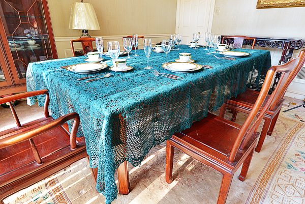 everygreen crochet tablecloth 70"x108"