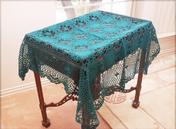 everygreen crochet table toppers 36"square