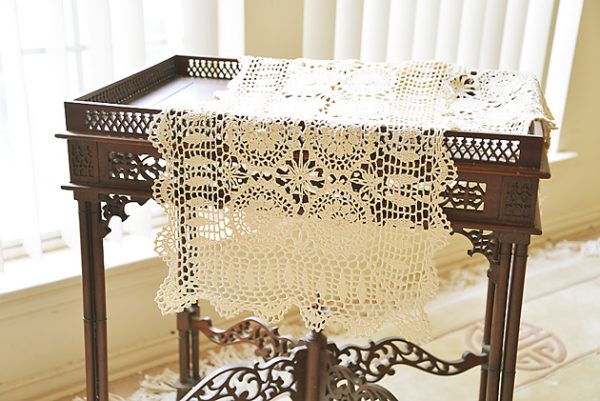 Irish roses crochet table runners.