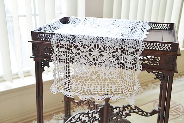 Irish roses crochet table runners