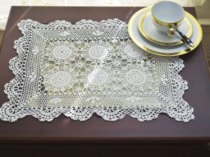 crochet placemat, 14x20". white placemat