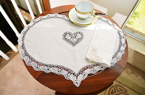 cluny lace happy hearts placemat